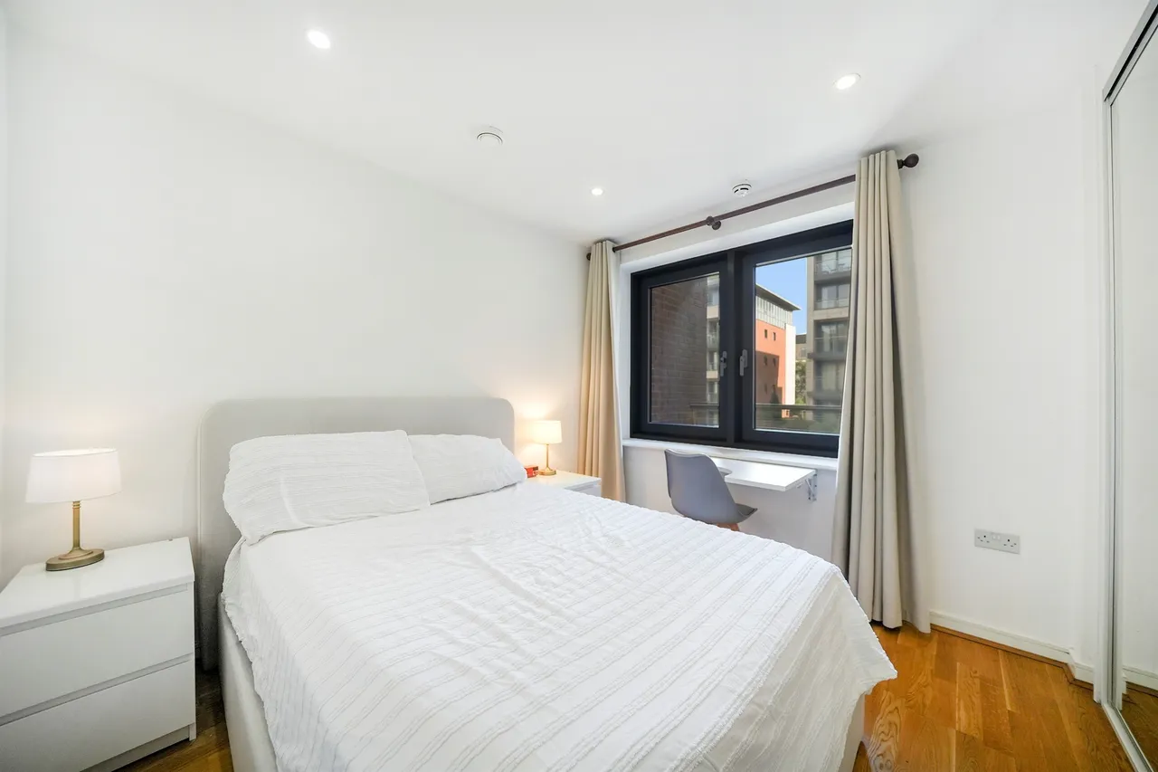 Chartfield Avenue, London, photo 4