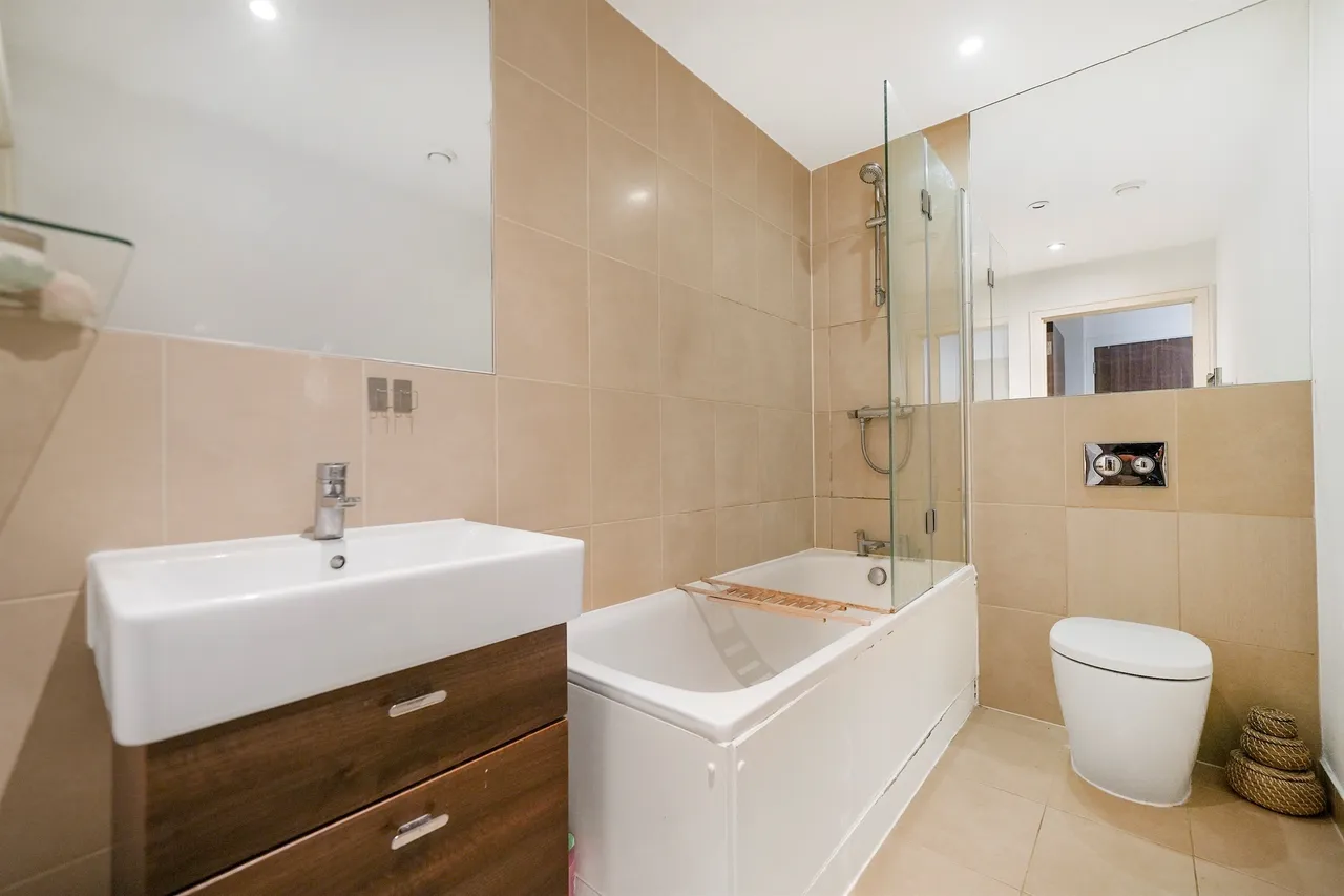 Chartfield Avenue, London, photo 6