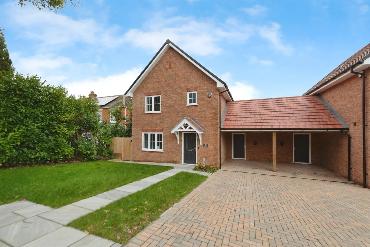 3 bed house for sale, Beacon Bottom, Park Gate, SO31