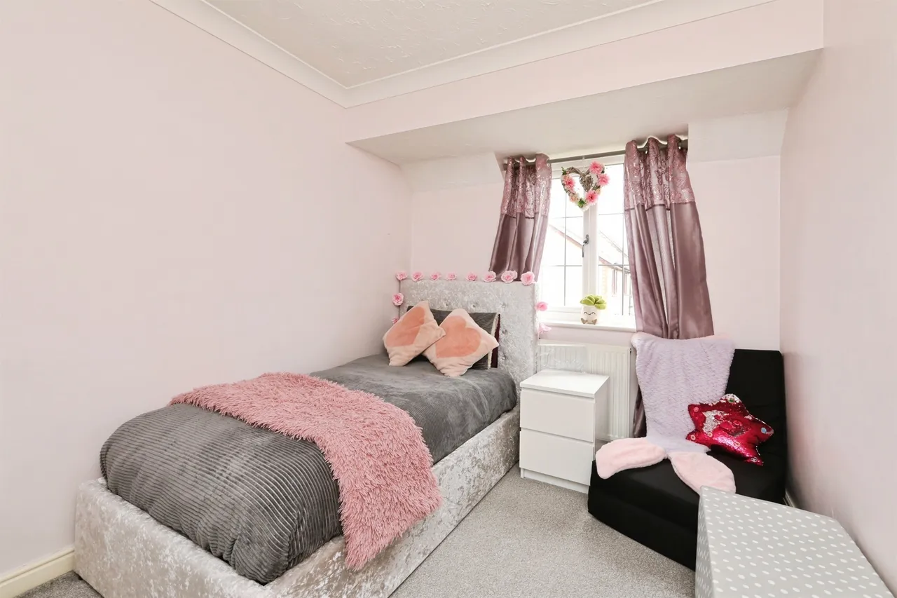 Edencroft Drive, Edenthorpe, Doncaster, photo 9