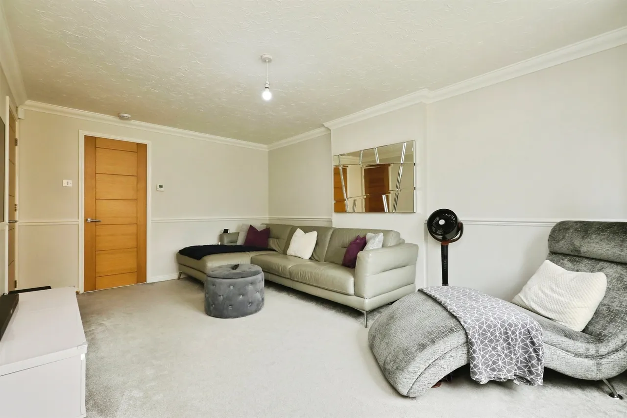 Edencroft Drive, Edenthorpe, Doncaster, photo 2