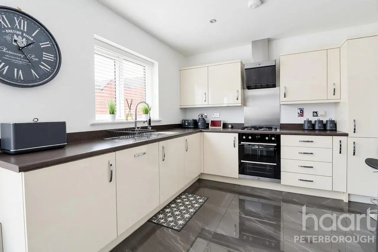 Theodore Close, Peterborough, PE2, photo 3