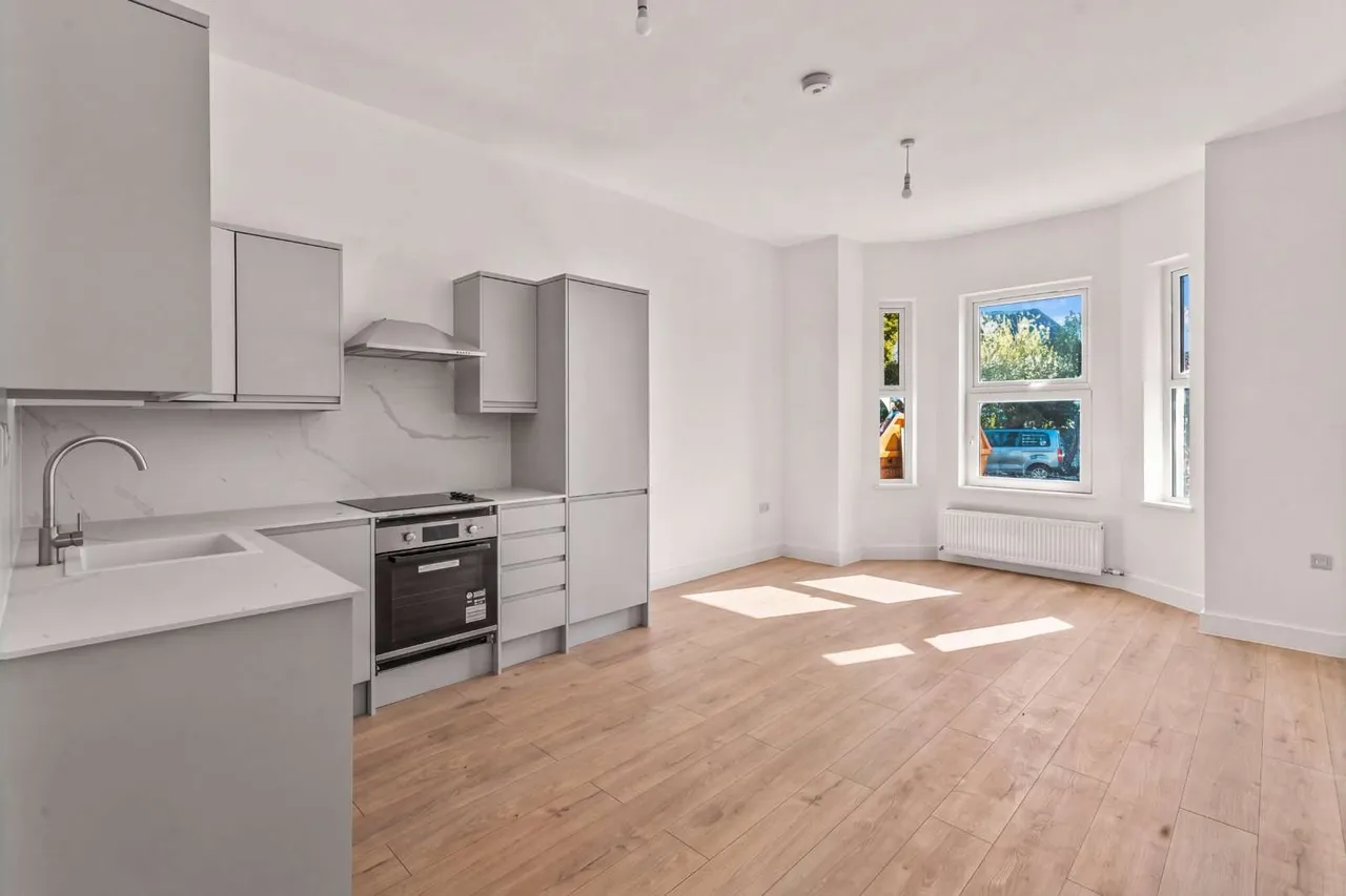 1 bed flat to rent, Teddington Park Road, Teddington, TW11