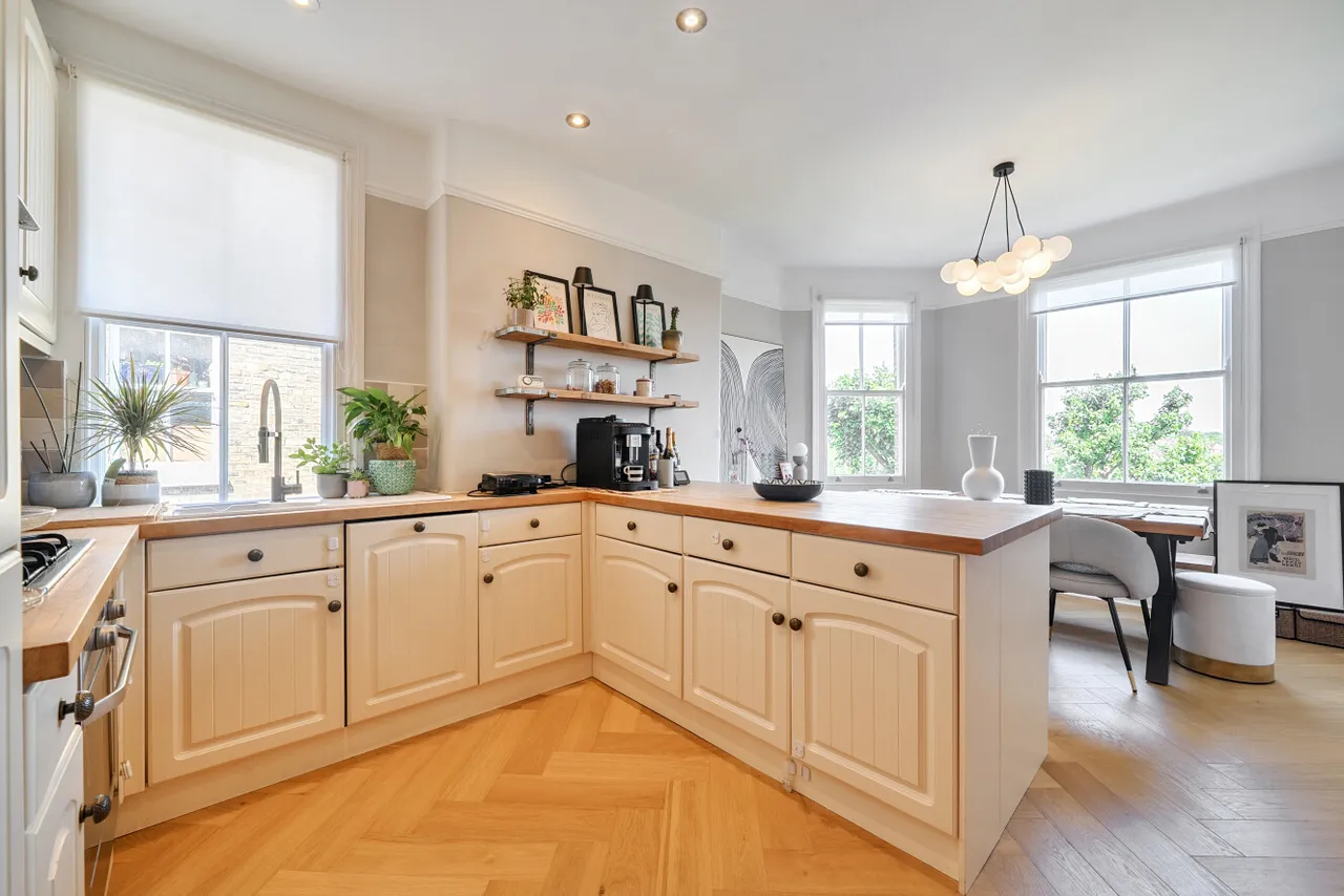 Victoria Road, London, N22, photo 4