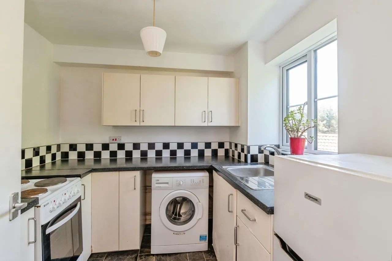 Conway Gardens, Grays, Essex, RM17, photo 9