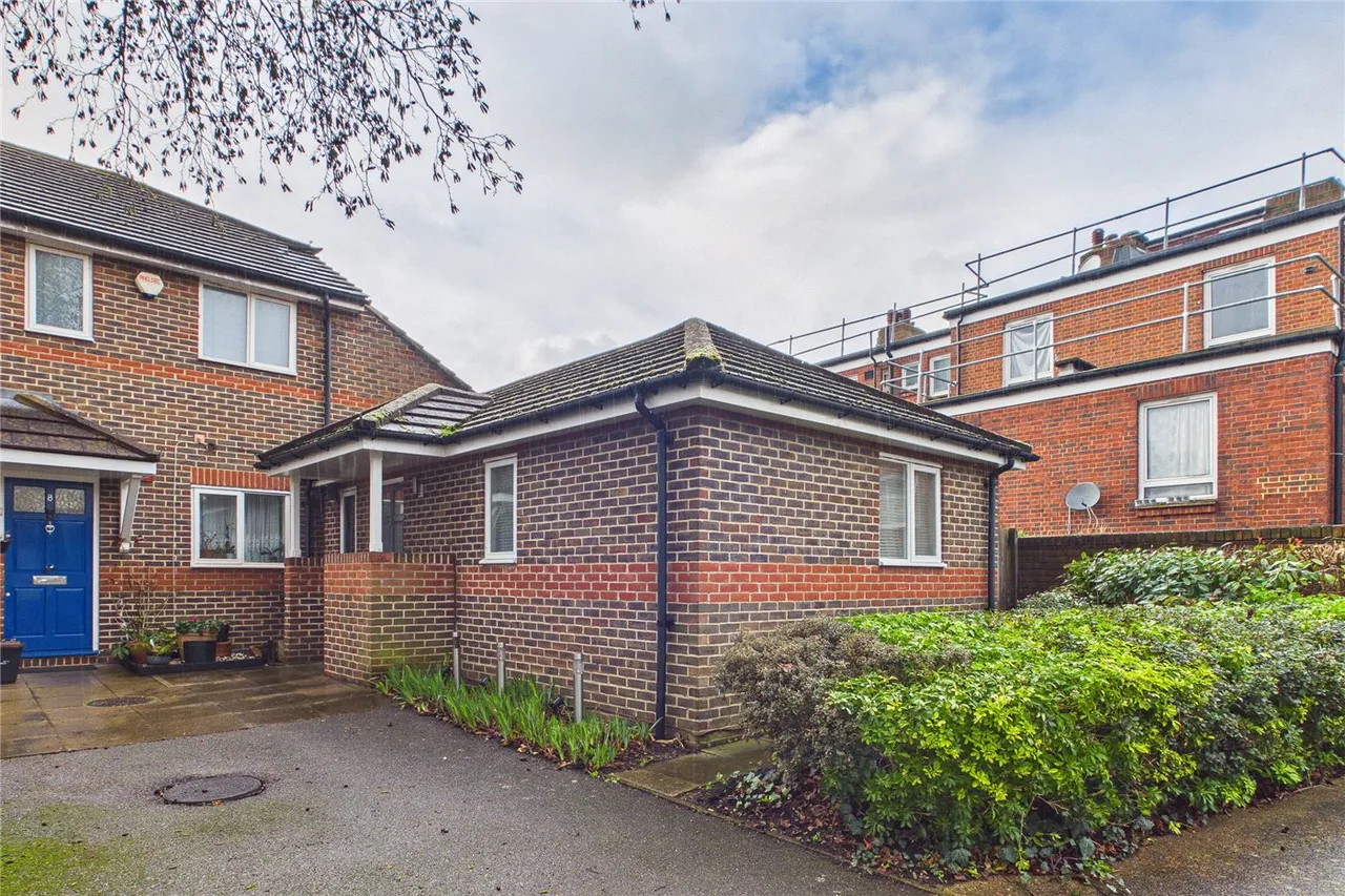 2 bed house for sale — Byron Close, London, SW16