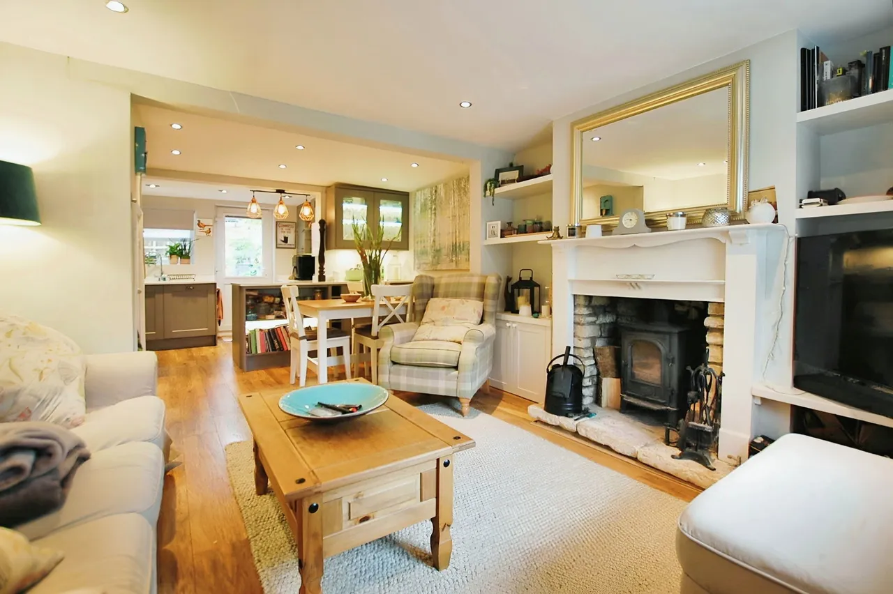 2 bed house for sale — Chestnut Terrace, Charlton Kings, Cheltenham, GL53 8JQ