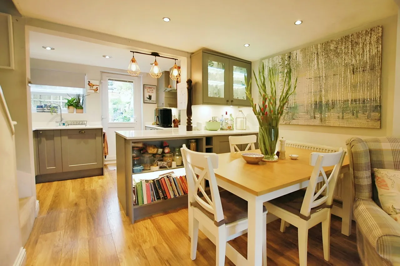 Chestnut Terrace, Charlton Kings, Cheltenham, GL53 8JQ, photo 2