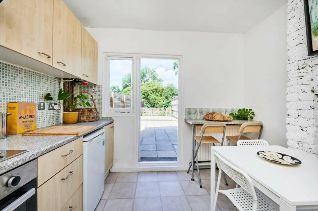 River Property, Twilley Street, Earlsfield SW18, photo 6