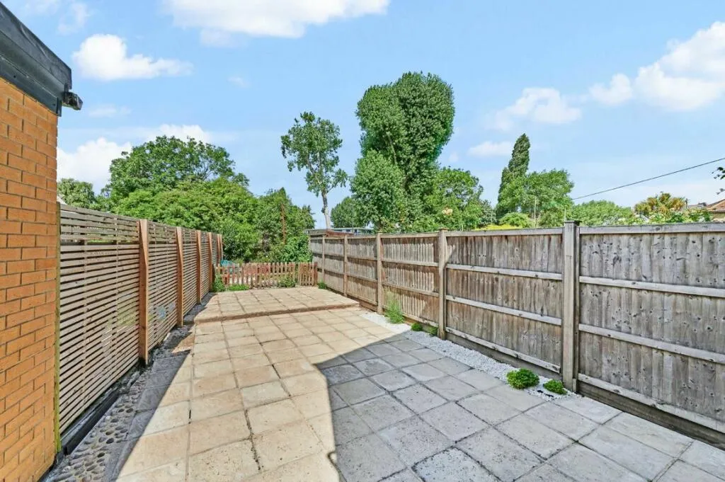 River Property, Twilley Street, Earlsfield SW18, photo 9