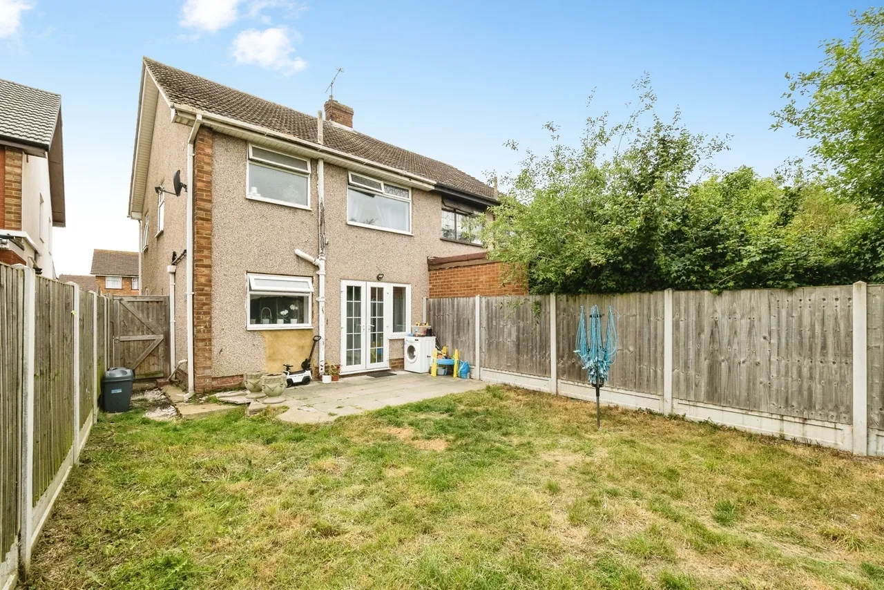 Adnams Walk, Rainham, RM13, photo 2