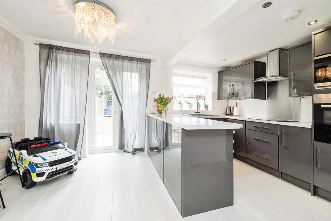 Adnams Walk, Rainham, RM13, photo 10