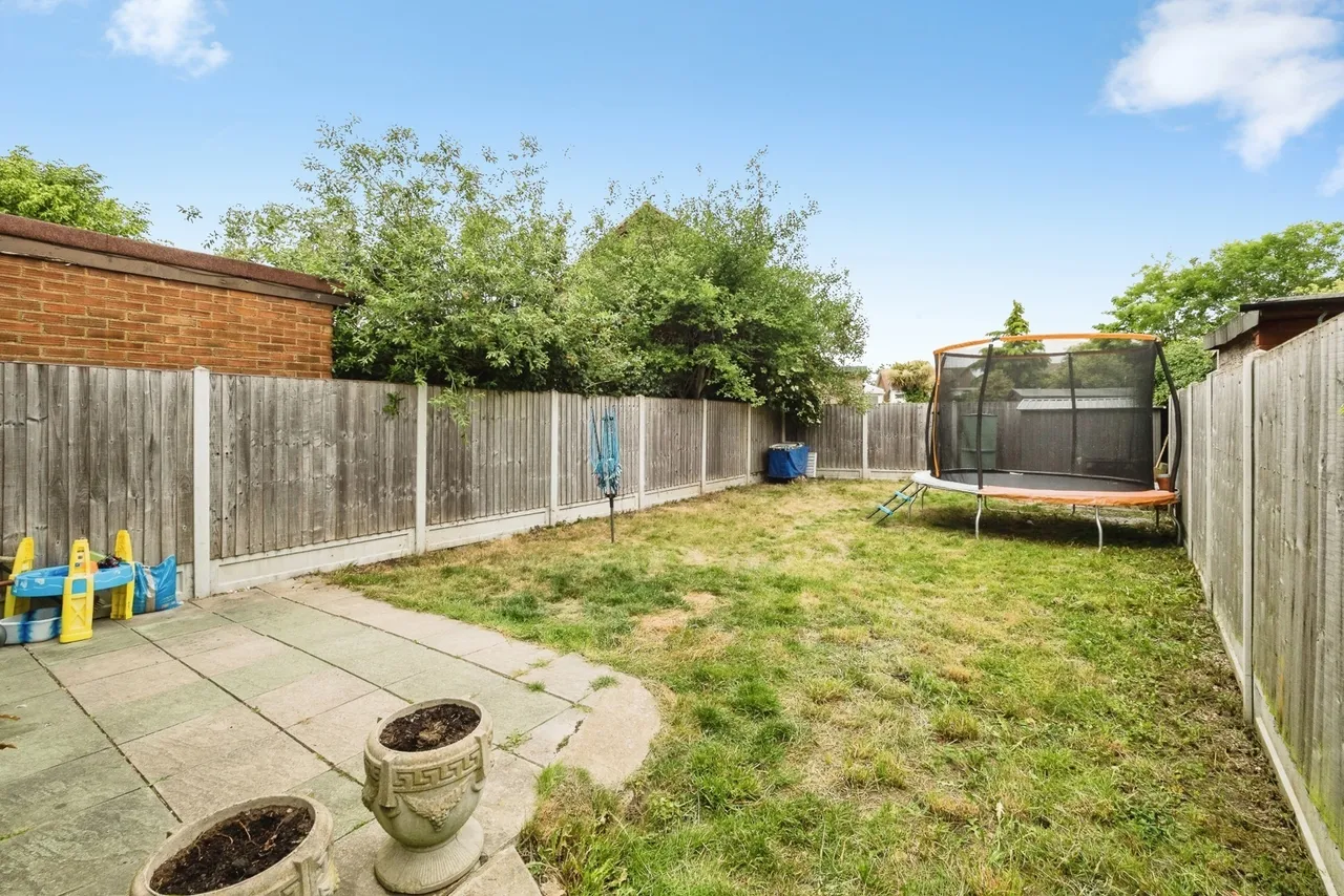Adnams Walk, Rainham, RM13, photo 9