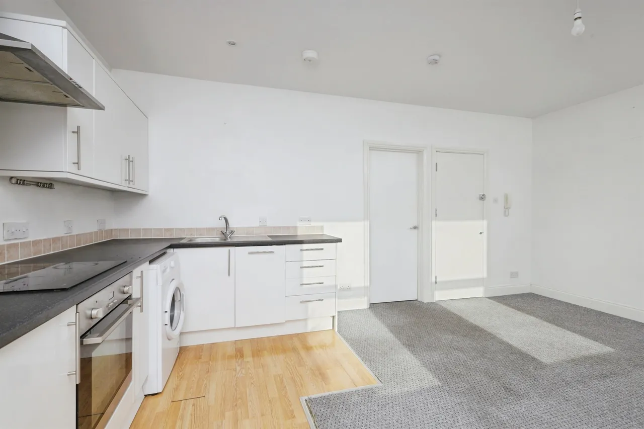 Longstone Road, Eastbourne, photo 3