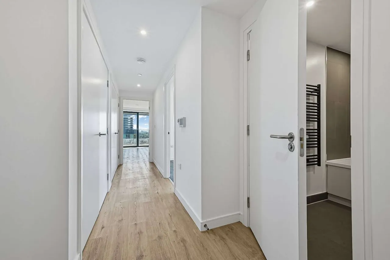 Plaistow Road, London, E13, photo 6