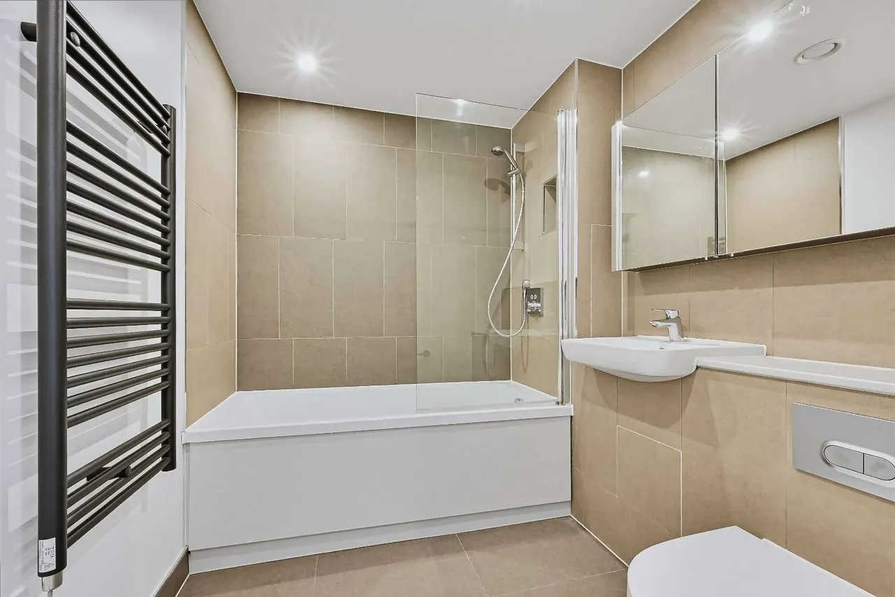 Plaistow Road, London, E13, photo 5