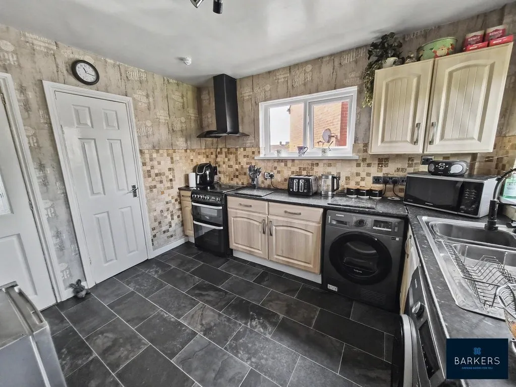 Nussey Avenue Birstall, Batley WF17 9QP, photo 5
