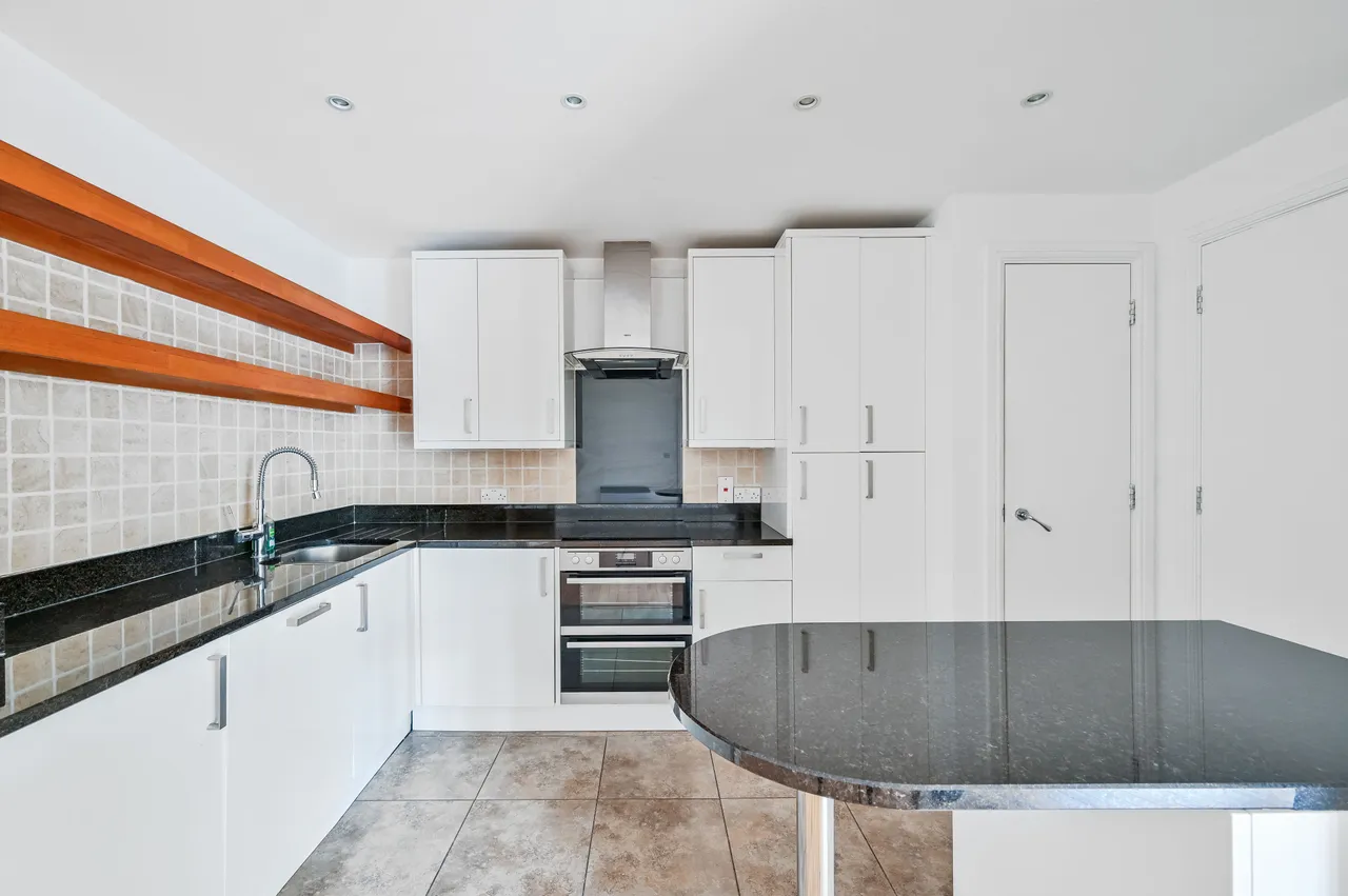 Flat 108 Dryden Building, 37-39 Commercial Road, London, photo 5