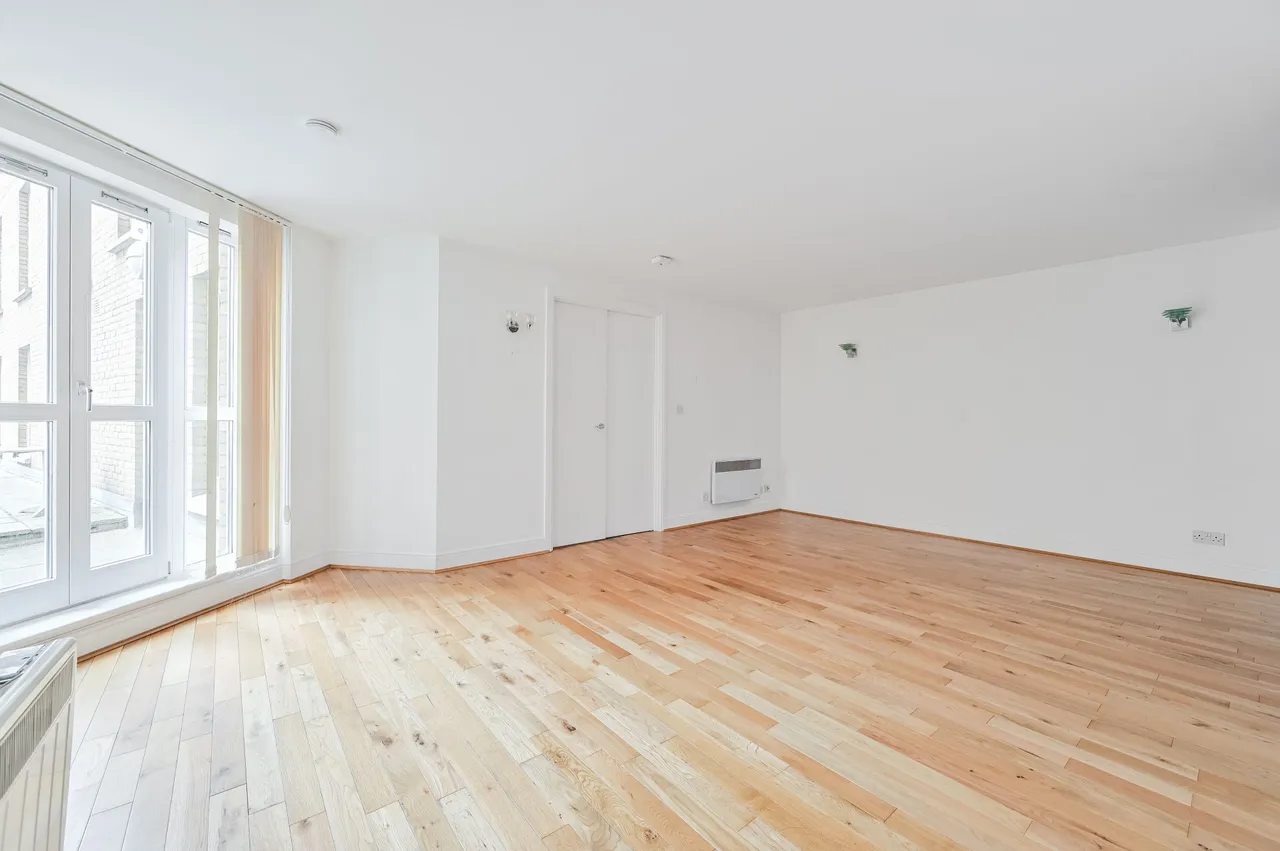 Flat 108 Dryden Building, 37-39 Commercial Road, London, photo 4