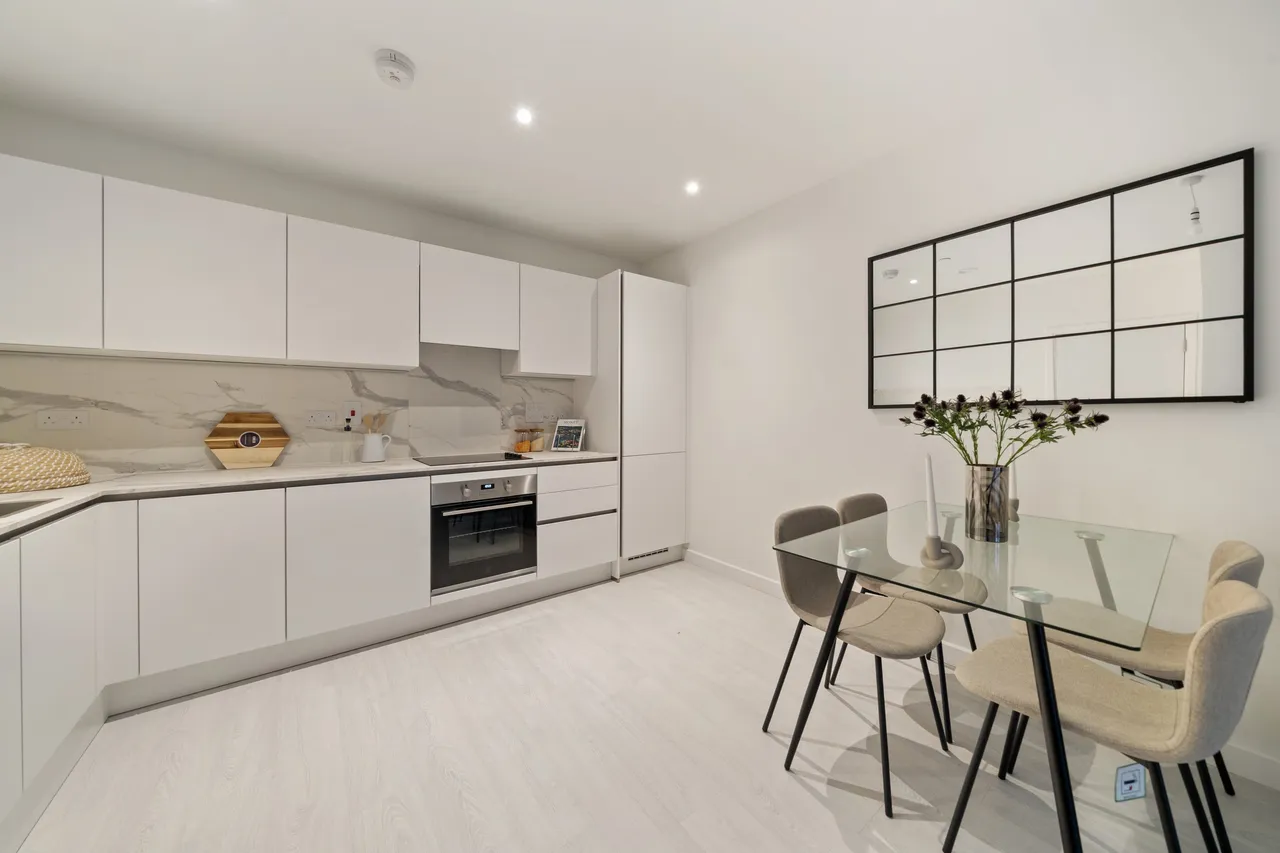 Farine Avenue, Hillingdon, UB3, photo 3