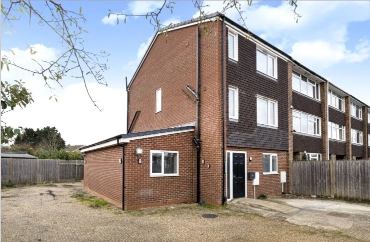 Black Horse Close, Windsor, SL4, photo 8