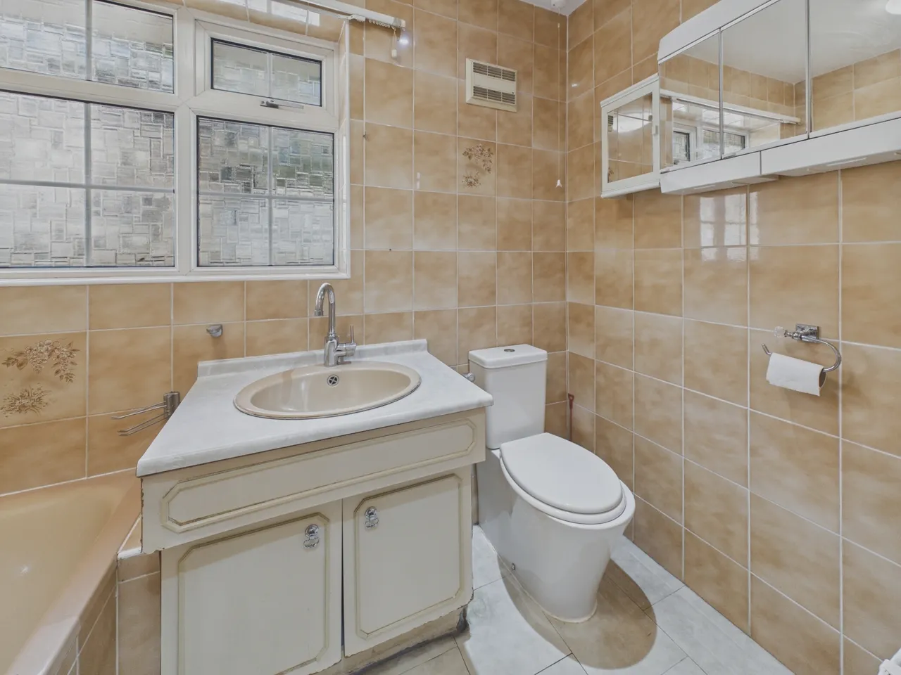 East Mead, Ruislip, HA4, photo 10