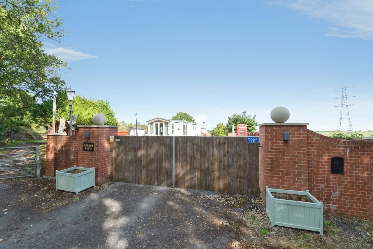 Lyndhurst Road, Landford, SP5, photo 16