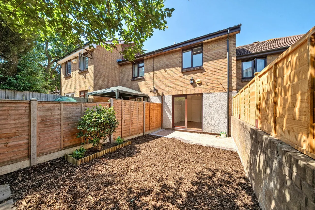 Gables Close, SE12, photo 17