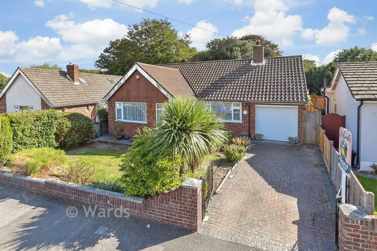 2 bed house for sale, Hall Crescent, Sholden, CT14