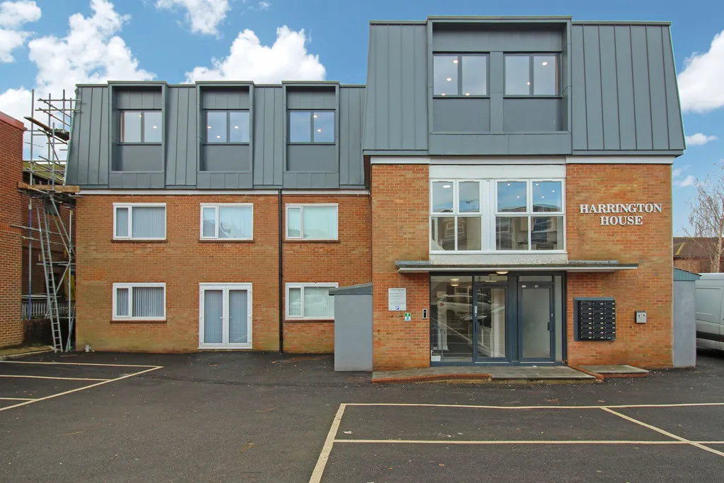 1 bed flat to rent — Harrington House, Brighton Road, Horsham