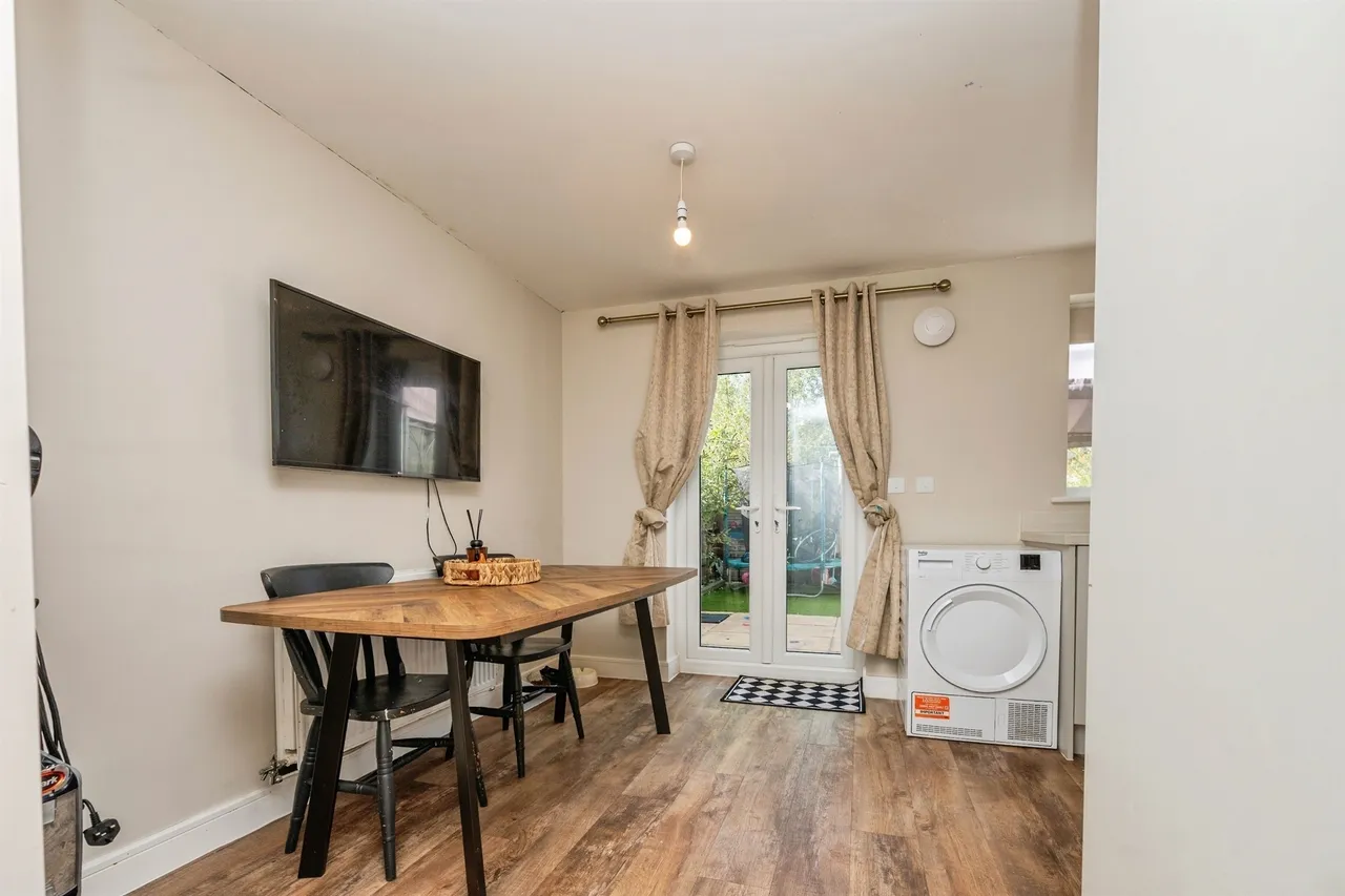 Cortland Way, Stourport-On-Severn, DY13, photo 9