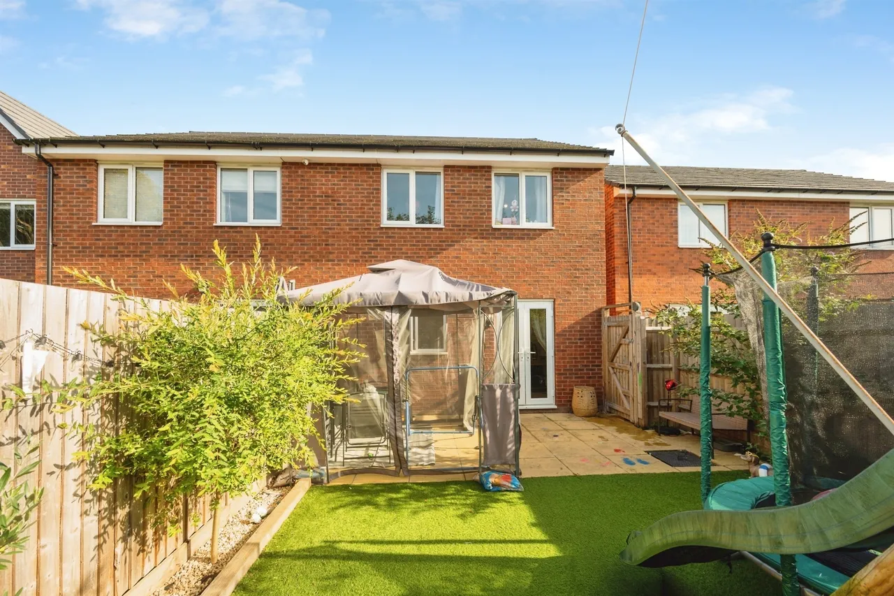 Cortland Way, Stourport-On-Severn, DY13, photo 12
