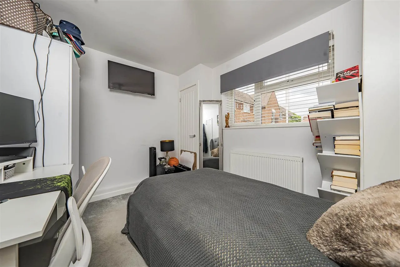 Queens Close, Old Windsor, Windsor, Berkshire, SL4 2PP, photo 5