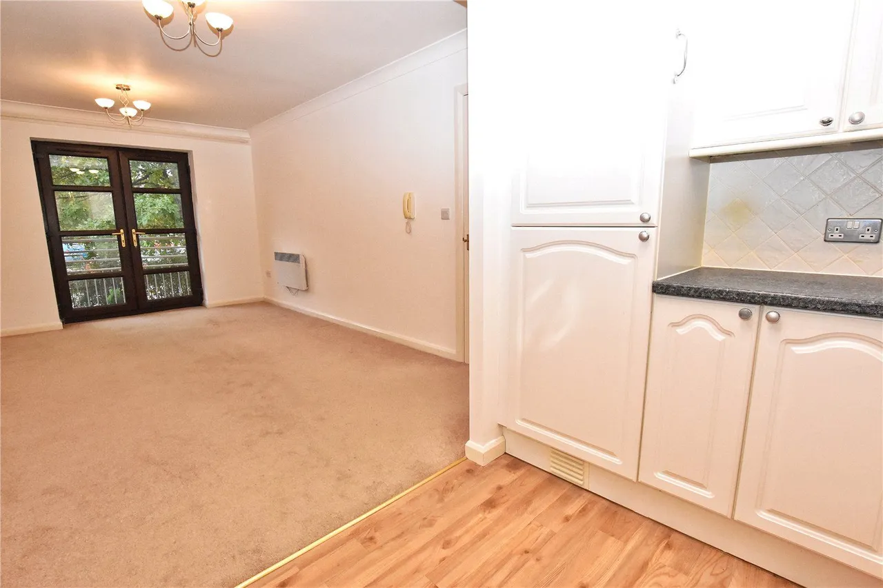 Newshaw Lane, Hadfield, SK13, photo 9