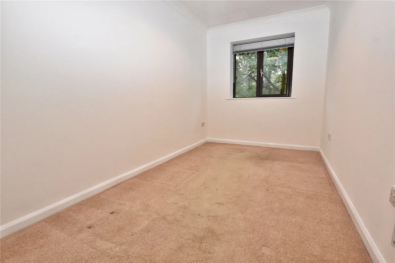 Newshaw Lane, Hadfield, SK13, photo 13