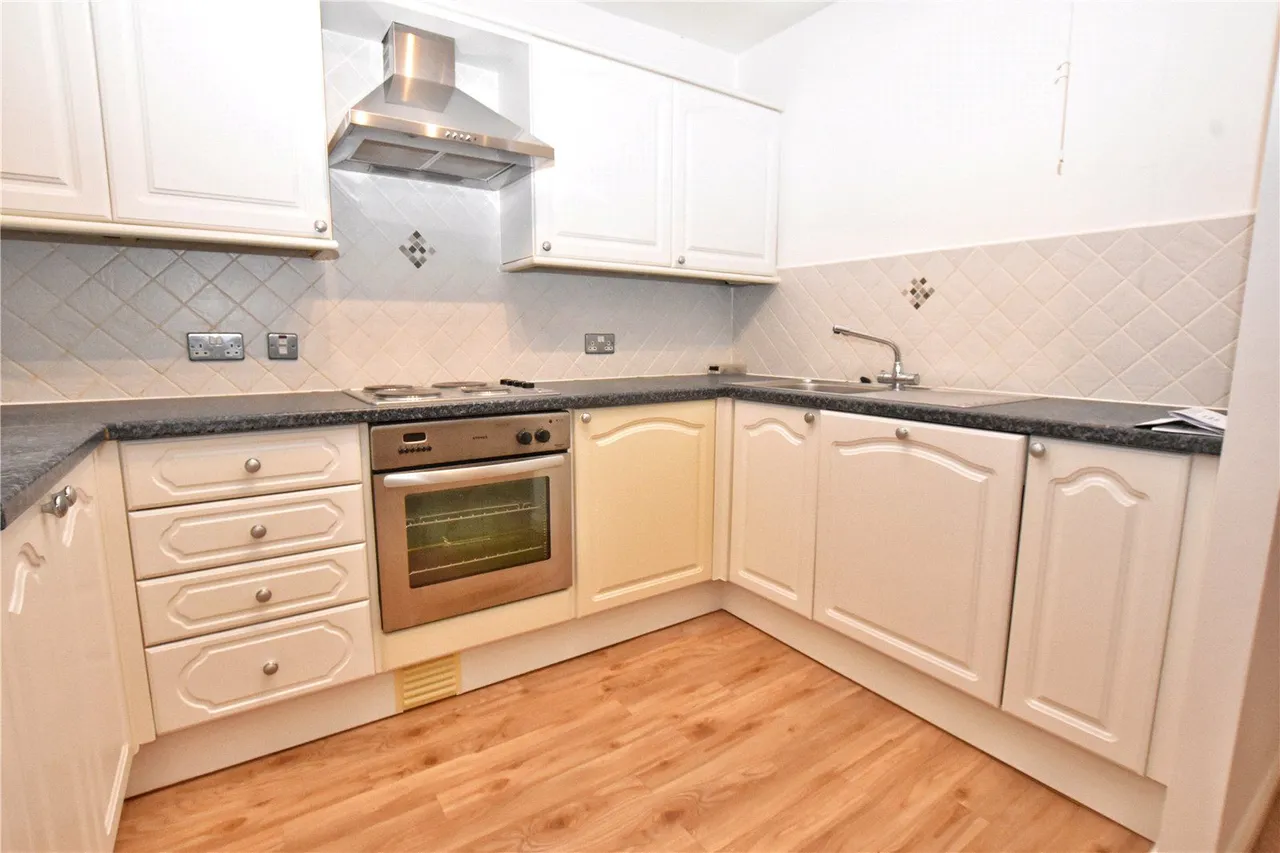 Newshaw Lane, Hadfield, SK13, photo 8