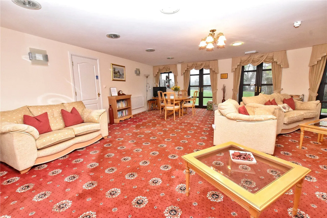 Newshaw Lane, Hadfield, SK13, photo 17