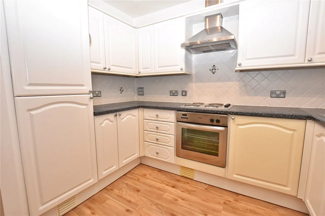 Newshaw Lane, Hadfield, SK13, photo 7