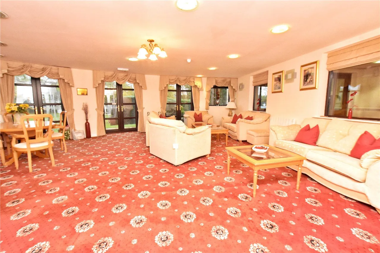 Newshaw Lane, Hadfield, SK13, photo 18