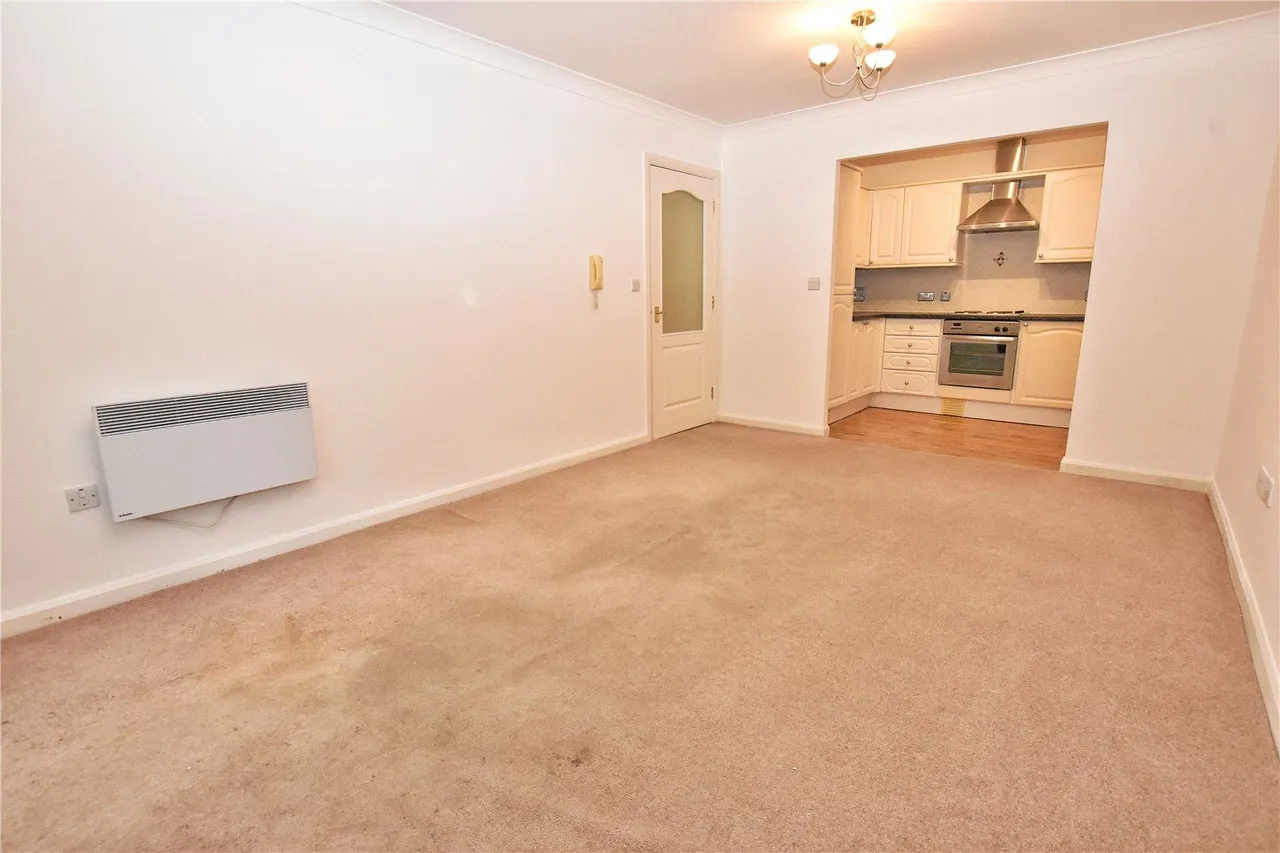 Newshaw Lane, Hadfield, SK13, photo 6