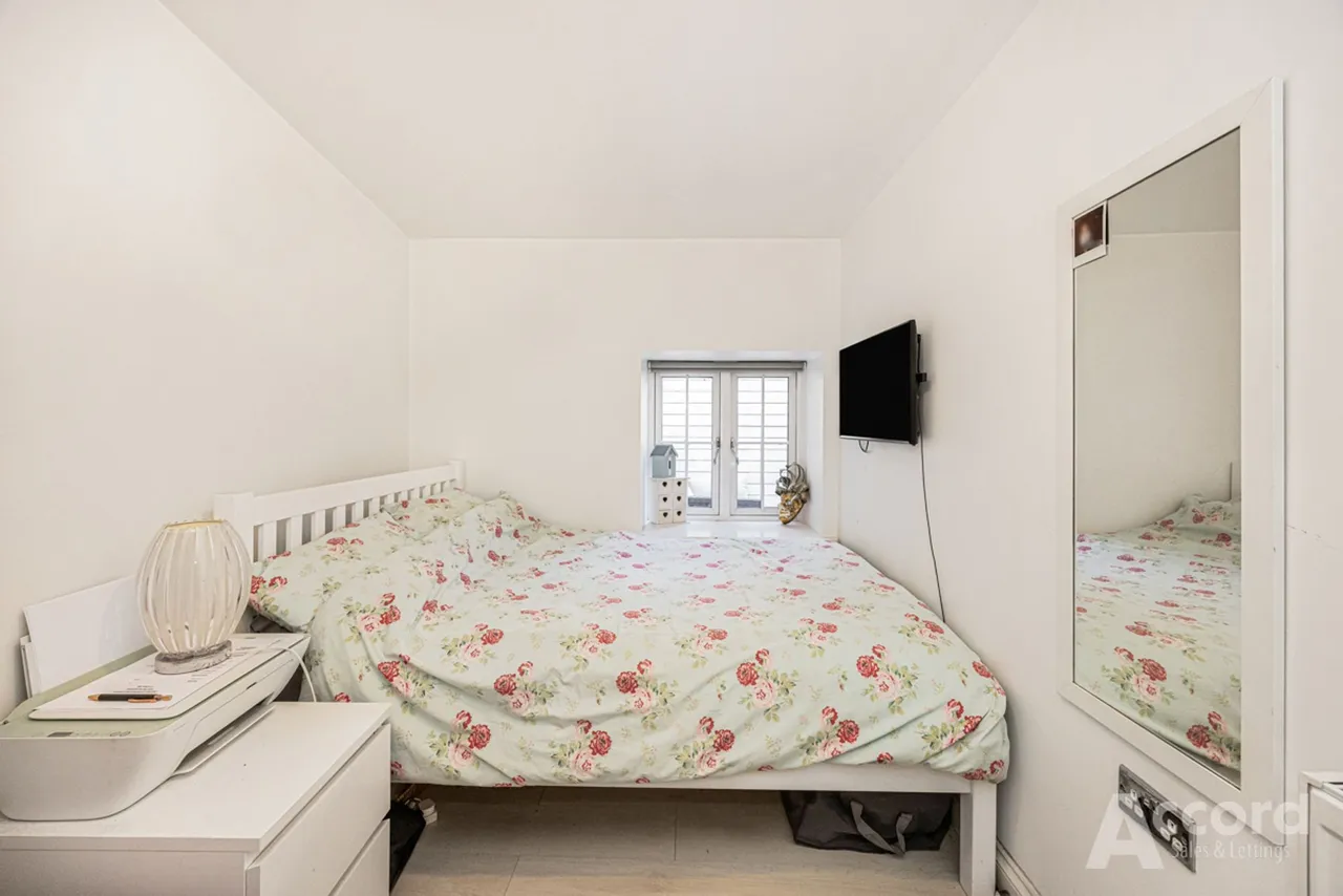 High Street, Romford, RM1, photo 12