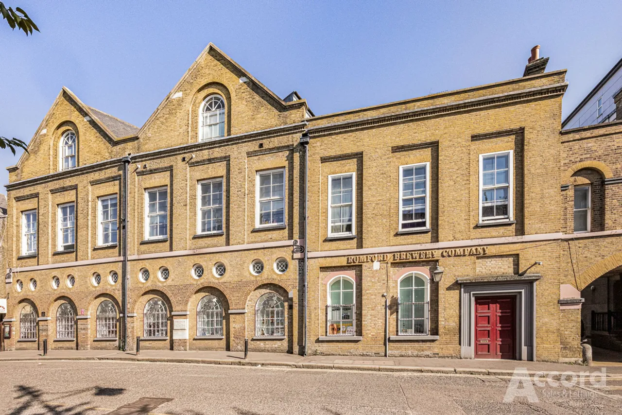 High Street, Romford, RM1, photo 17