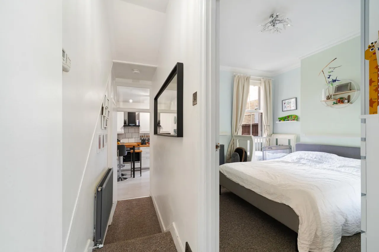 Mafeking Avenue, Brentford, TW8, photo 9