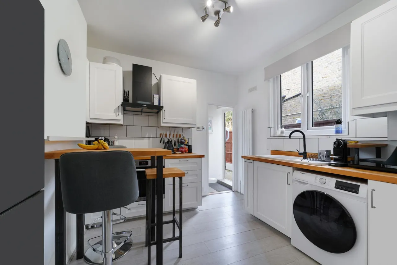 Mafeking Avenue, Brentford, TW8, photo 6