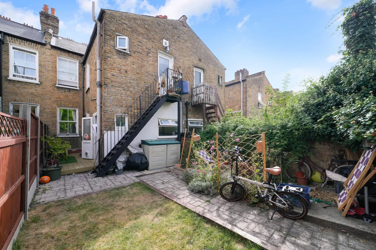 Mafeking Avenue, Brentford, TW8, photo 4