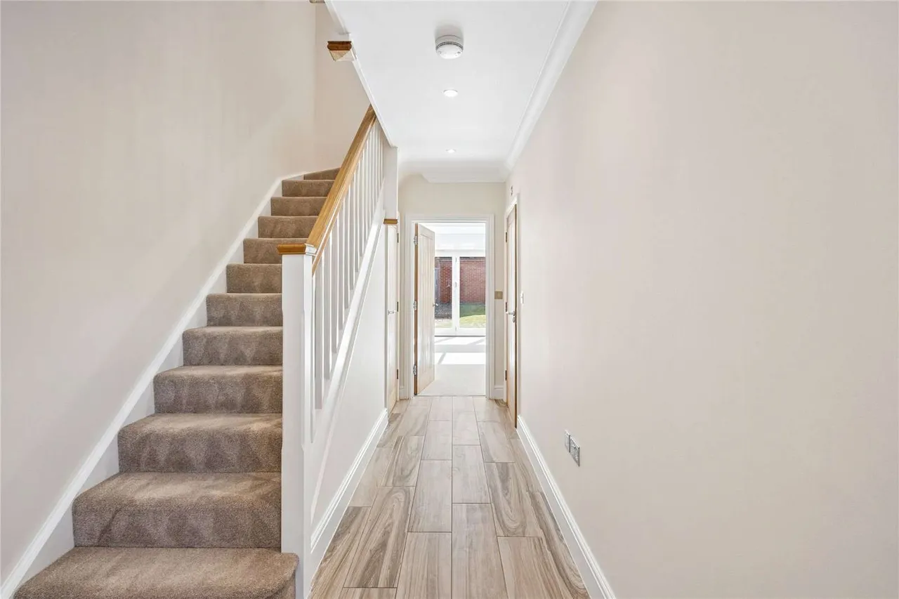 High Street, Wargrave, Reading, Berkshire, RG10 8BU, photo 2