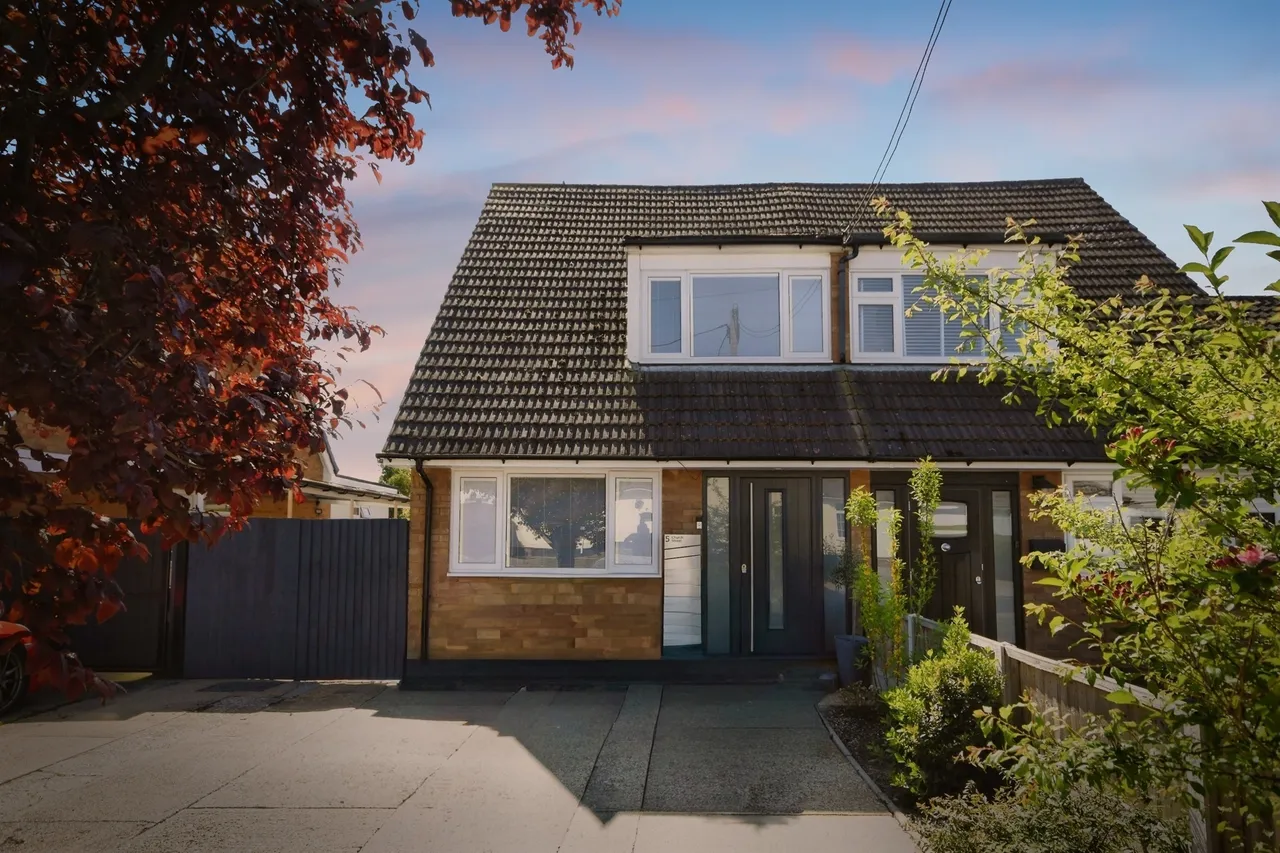 3 bed house for sale — Church Street, BILLERICAY