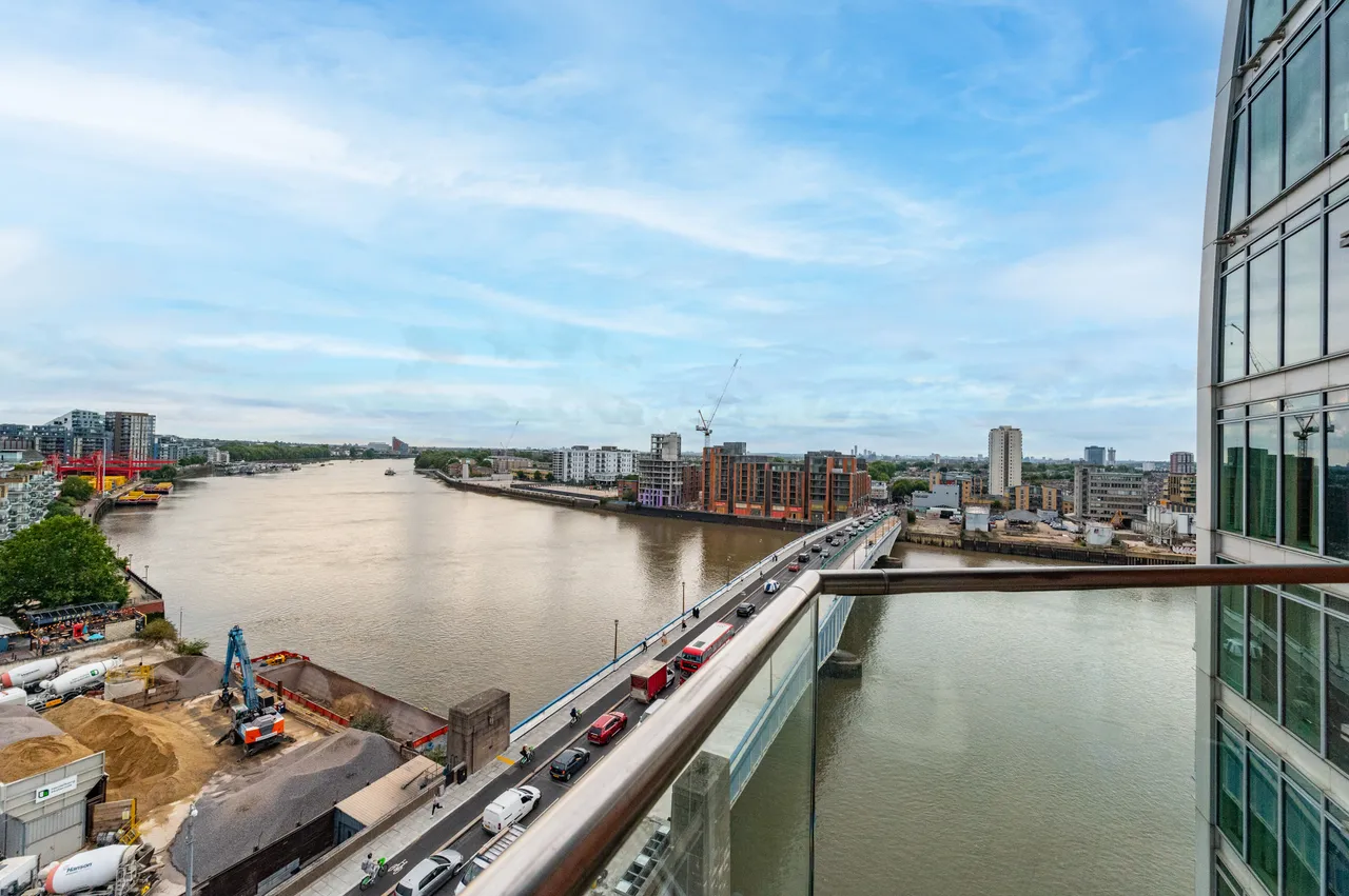 30 Ascensis Tower, Juniper Drive, London, photo 4