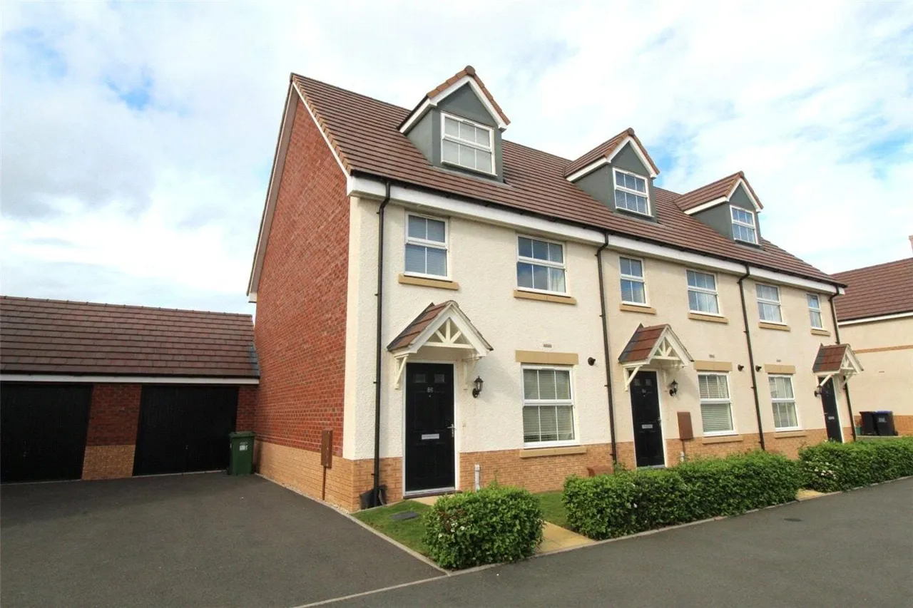 3 bed house to rent, Lionheart Avenue, Bishops Tachbrook, CV33