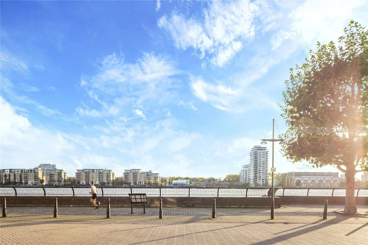 Burrells Wharf Square, London, E14, photo 10